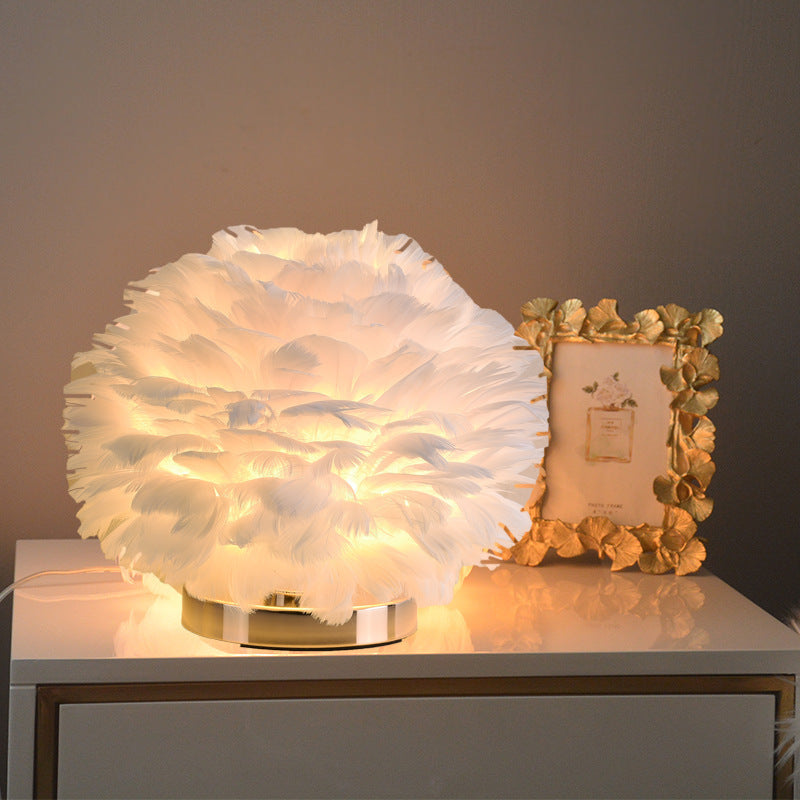 The Rounded Feather Table Lamp